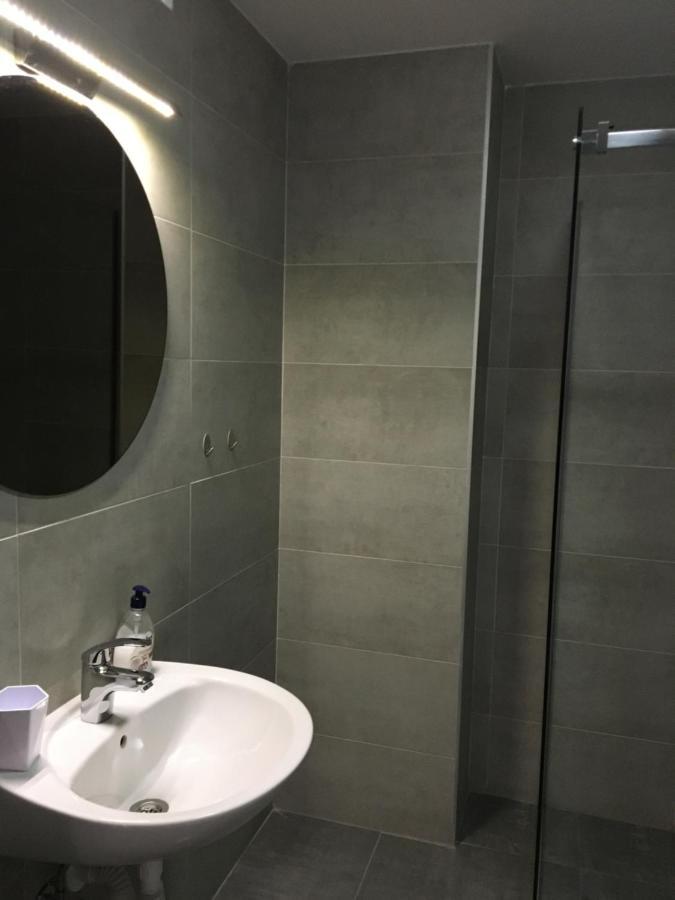 Cool Apartments With Free Parking Cacak Exterior photo