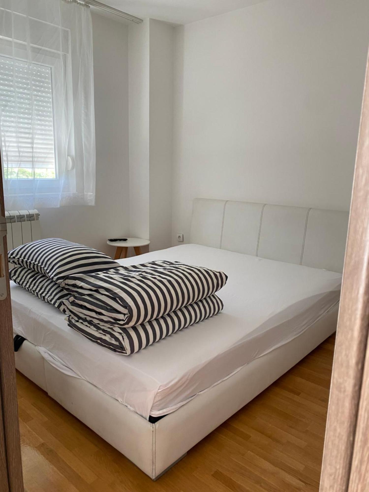 Cool Apartments With Free Parking Cacak Exterior photo